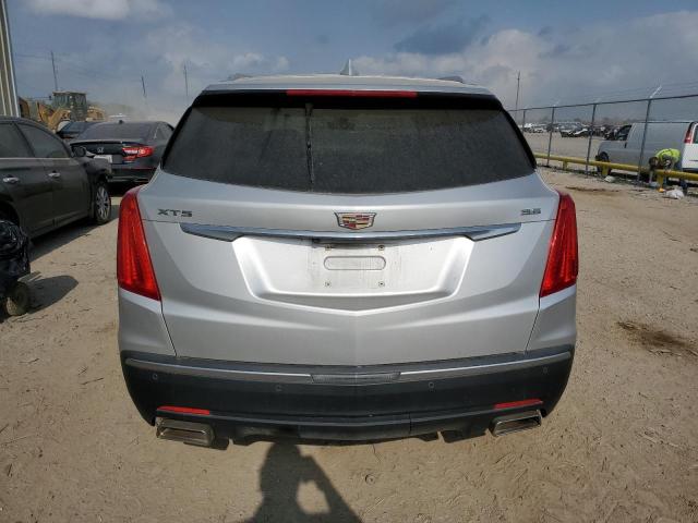 1GYKNCRS0JZ145000 - 2018 CADILLAC XT5 LUXURY SILVER photo 6