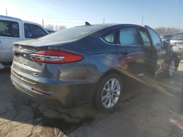 3FA6P0LU8KR103051 - 2019 FORD FUSION SE GRAY photo 3