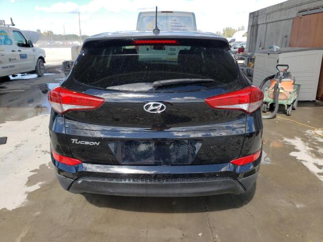 KM8J23A48HU456913 - 2017 HYUNDAI TUCSON SE BLACK photo 6