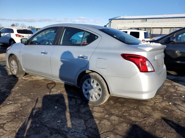 3N1CN7APXHK433996 - 2017 NISSAN VERSA S SILVER photo 2