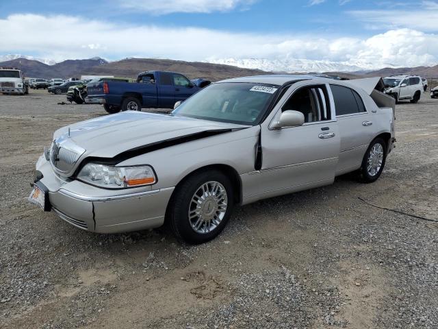 2LNBL8CV8AX629395 - 2010 LINCOLN TOWN CAR SIGNATURE LIMITED SILVER photo 1