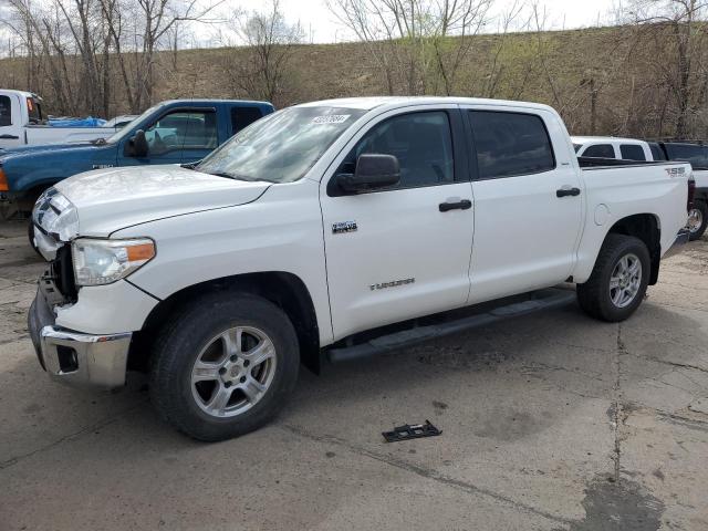 5TFDW5F10GX496657 - 2016 TOYOTA TUNDRA CREWMAX SR5 WHITE photo 1