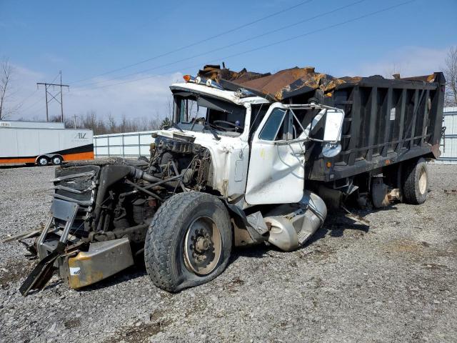 1M2P264C7TM020531 - 1996 MACK 600 RD600 WHITE photo 2