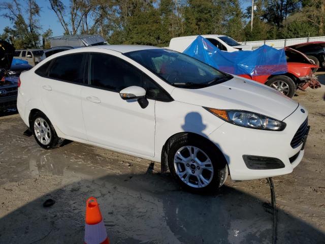 3FADP4BJ9FM170864 - 2015 FORD FIESTA SE WHITE photo 4