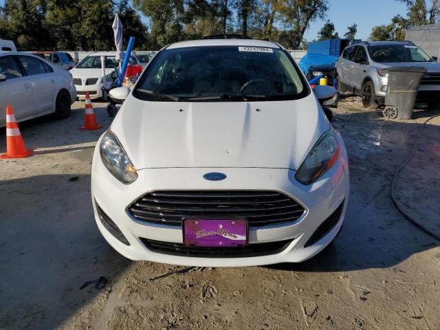 3FADP4BJ9FM170864 - 2015 FORD FIESTA SE WHITE photo 5