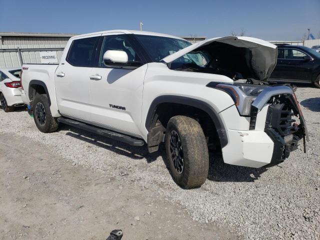 5TFLA5DB1NX001305 - 2022 TOYOTA TUNDRA CREWMAX SR WHITE photo 4