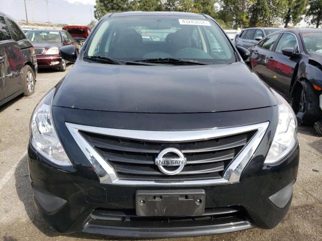 3N1CN7AP9JL853653 - 2018 NISSAN VERSA S BLACK photo 5