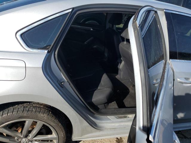 1VWDT7A31HC040041 - 2017 VOLKSWAGEN PASSAT R-LINE فضي صورة 10