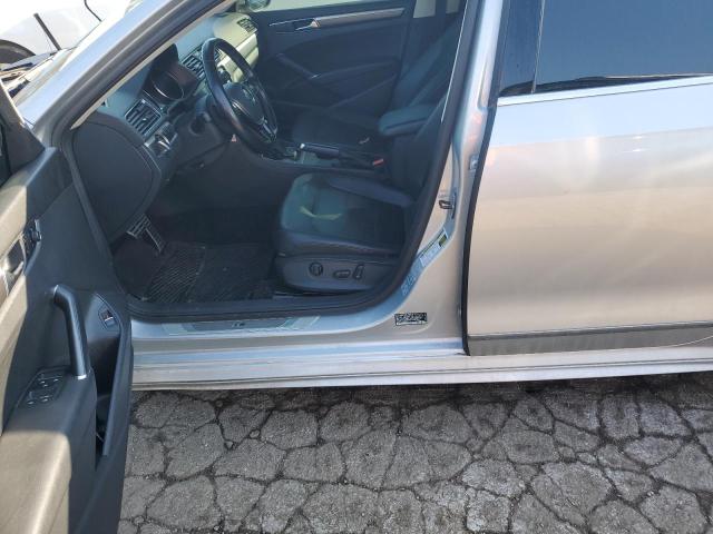 1VWDT7A31HC040041 - 2017 VOLKSWAGEN PASSAT R-LINE فضي صورة 7