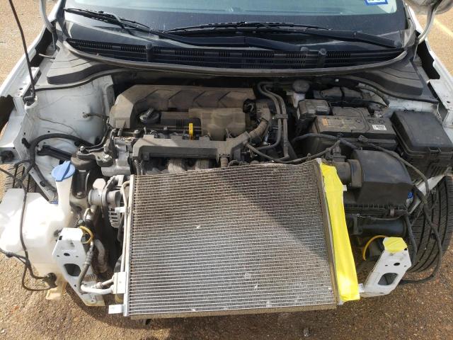 3KPA24AD0LE321250 - 2020 KIA RIO LX WHITE photo 11