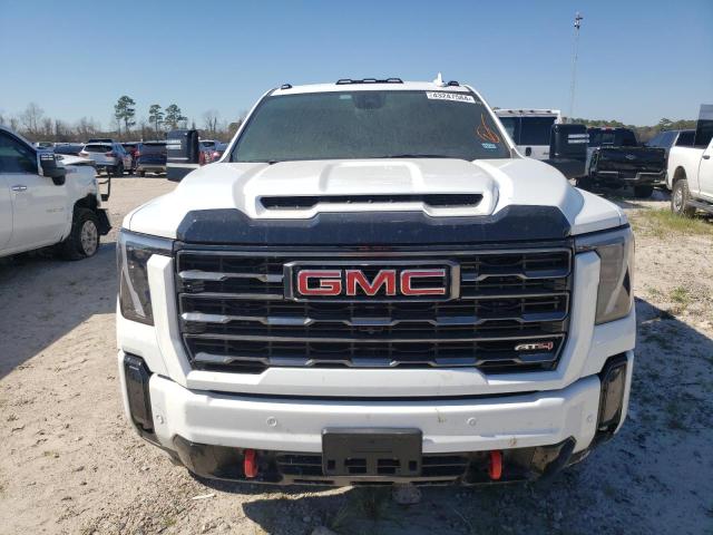 1GT49PEY2RF162060 - 2024 GMC SIERRA K2500 AT4 WHITE photo 5