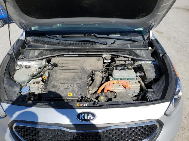 KNDCC3LC0K5252977 - 2019 KIA NIRO EX SILVER photo 11