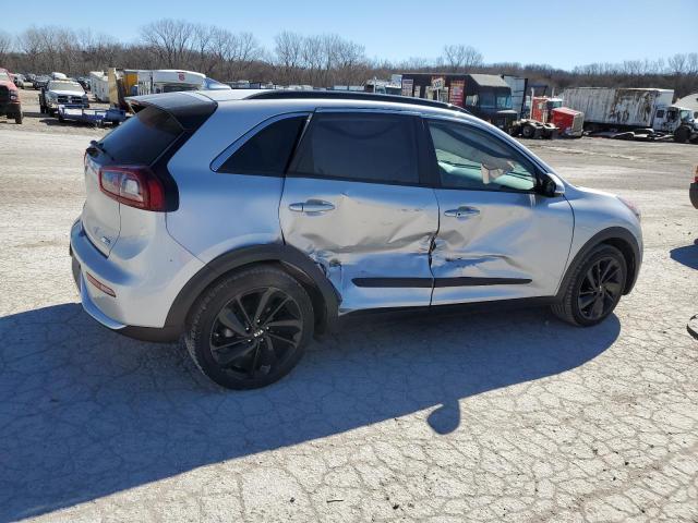 KNDCC3LC0K5252977 - 2019 KIA NIRO EX SILVER photo 3