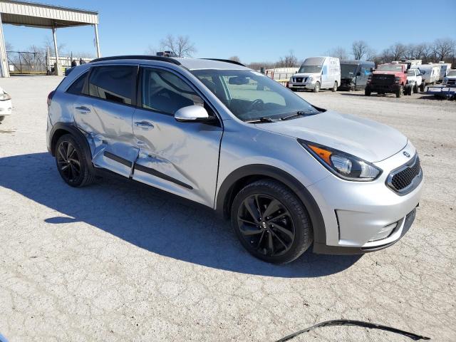 KNDCC3LC0K5252977 - 2019 KIA NIRO EX SILVER photo 4