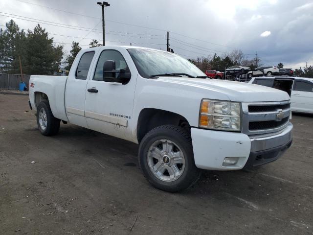 1GCEK19027Z597537 - 2007 CHEVROLET SILVERADO K1500 WHITE photo 4