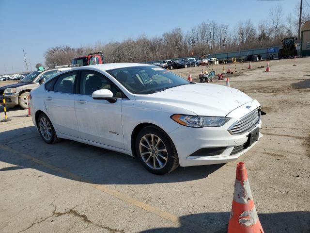 3FA6P0LU2HR385423 - 2017 FORD FUSION SE HYBRID WHITE photo 4