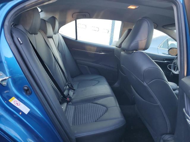 4T1B11HK8JU017667 - 2018 TOYOTA CAMRY L BLUE photo 10