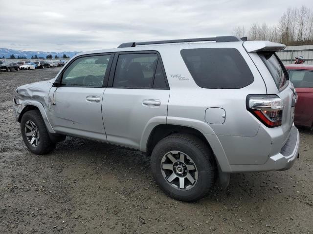 JTEPU5JR3P6170434 - 2023 TOYOTA 4RUNNER SE SILVER photo 2