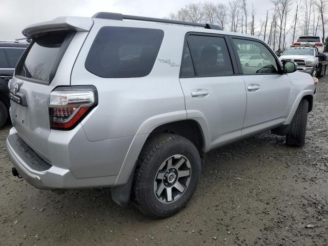 JTEPU5JR3P6170434 - 2023 TOYOTA 4RUNNER SE SILVER photo 3