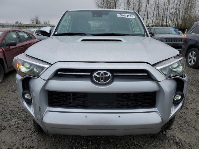 JTEPU5JR3P6170434 - 2023 TOYOTA 4RUNNER SE SILVER photo 5