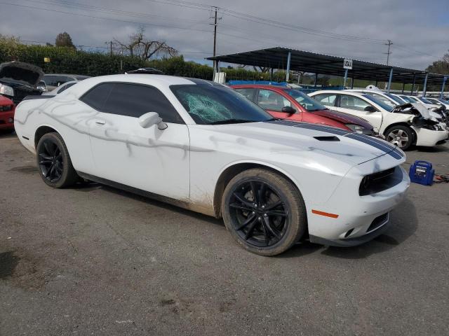 2C3CDZAG3GH145982 - 2016 DODGE CHALLENGER SXT WHITE photo 4