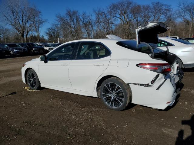 JTNB11HK0J3029916 - 2018 TOYOTA CAMRY L WHITE photo 2