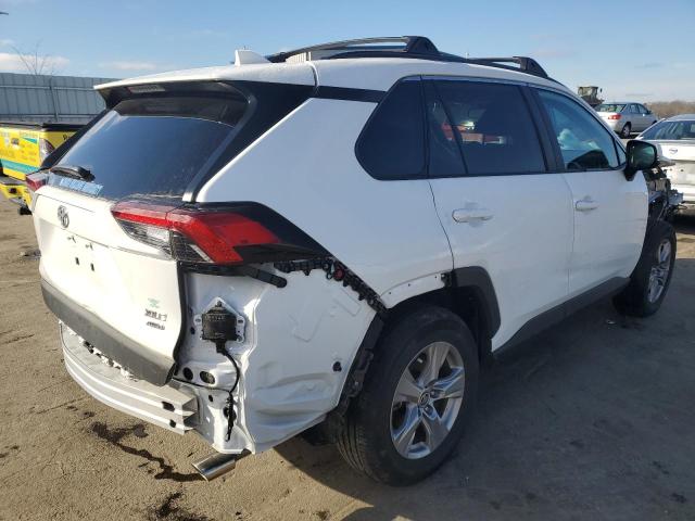 2T3P1RFV9NW288106 - 2022 TOYOTA RAV4 XLE WHITE photo 3