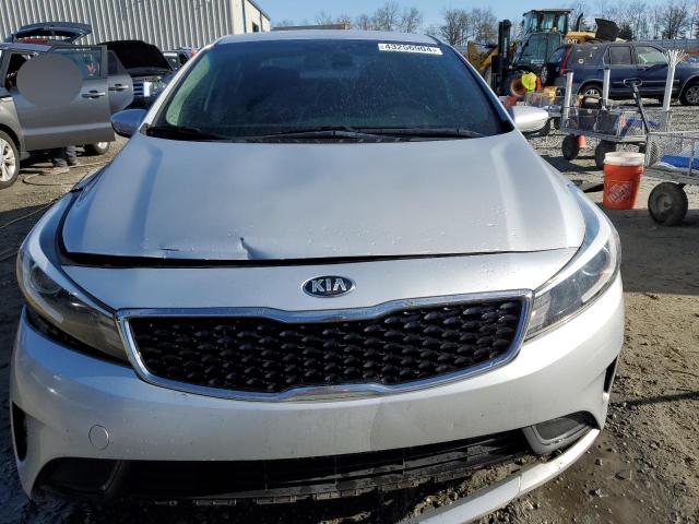 3KPFK4A76JE217679 - 2018 KIA FORTE LX SILVER photo 5