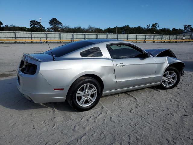 1ZVBP8AM7D5250796 - 2013 FORD MUSTANG SILVER photo 3