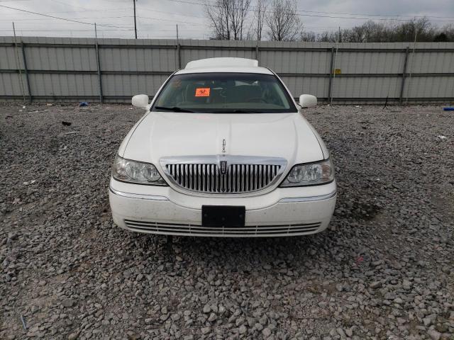 2LNBL8CV7BX757483 - 2011 LINCOLN TOWN CAR SIGNATURE LIMITED WHITE photo 5