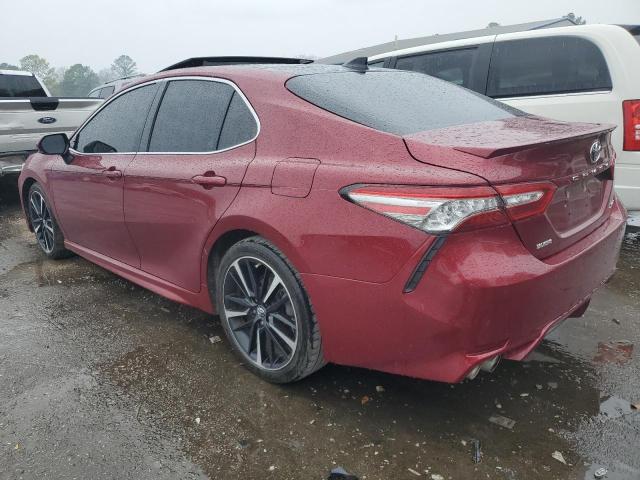 4T1BZ1HK3JU506096 - 2018 TOYOTA CAMRY XSE RED photo 2