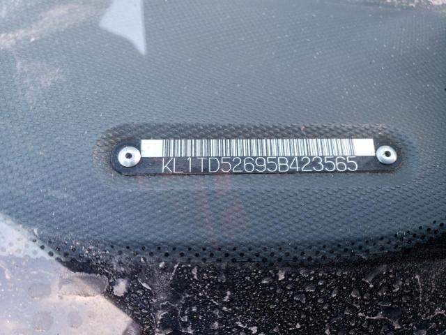 KL1TD52695B423565 - 2005 CHEVROLET AVEO BASE BLUE photo 12