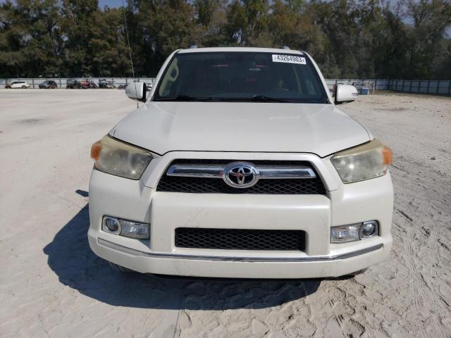 JTEZU5JR4B5018783 - 2011 TOYOTA 4RUNNER SR5 WHITE photo 5