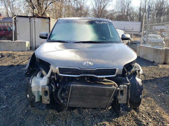 KNDJP3A55F7171323 - 2015 KIA SOUL + GRAY photo 5