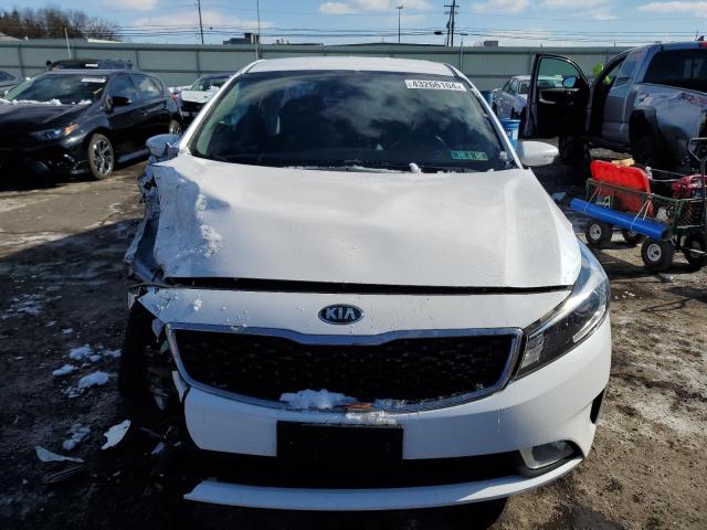 3KPFL4A84HE038797 - 2017 KIA FORTE EX WHITE photo 5