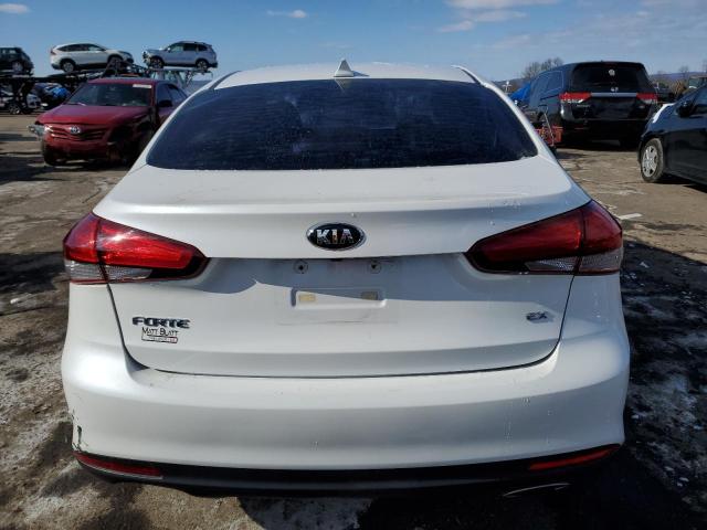 3KPFL4A84HE038797 - 2017 KIA FORTE EX WHITE photo 6