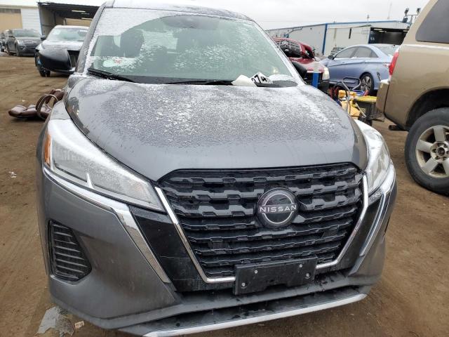 3N1CP5BV4PL548422 - 2023 NISSAN KICKS S GRAY photo 5