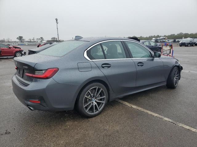 3MW5R7J00M8C07032 - 2021 BMW 330XI ნაცრისფერი ფოტო 3