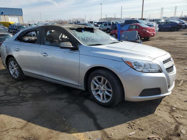 1G11D5RR1DF105861 - 2013 CHEVROLET MALIBU 1LT 烧焦的 照片 4