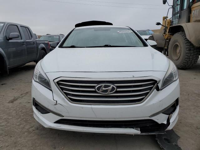 5NPE24AF9FH237494 - 2015 HYUNDAI SONATA SE WHITE photo 5