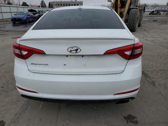 5NPE24AF9FH237494 - 2015 HYUNDAI SONATA SE WHITE photo 6