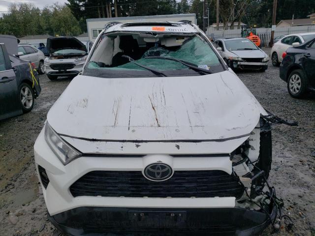 2T3P1RFV9MC158388 - 2021 TOYOTA RAV4 XLE WHITE photo 5