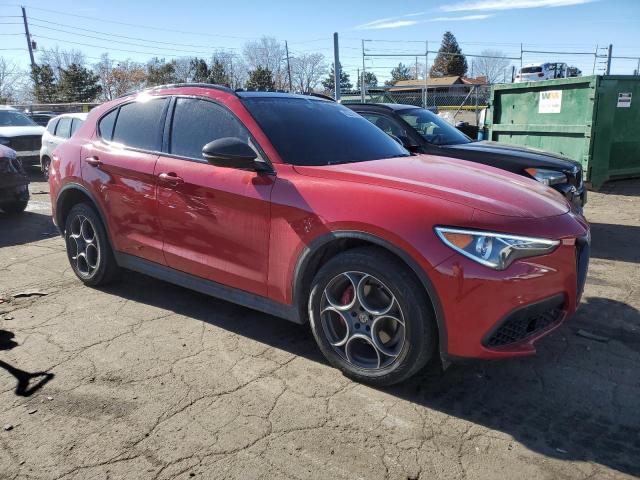 ZASFAKNN0J7B95475 - 2018 ALFA ROMEO STELVIO TI SPORT RED photo 4