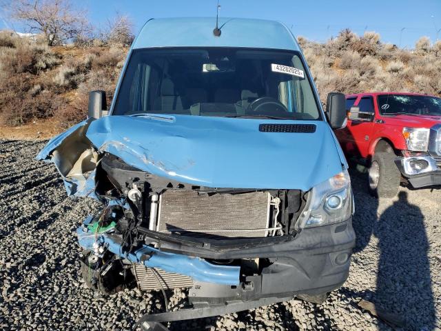 WD3FE8CD5HP556195 - 2017 MERCEDES-BENZ SPRINTER 2500 BLUE photo 5