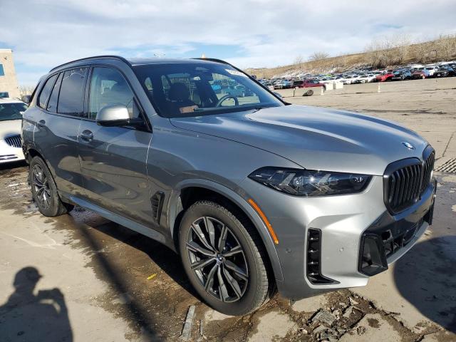 5UX23EU02R9T56433 - 2024 BMW X5 XDRIVE40I GRAY photo 4