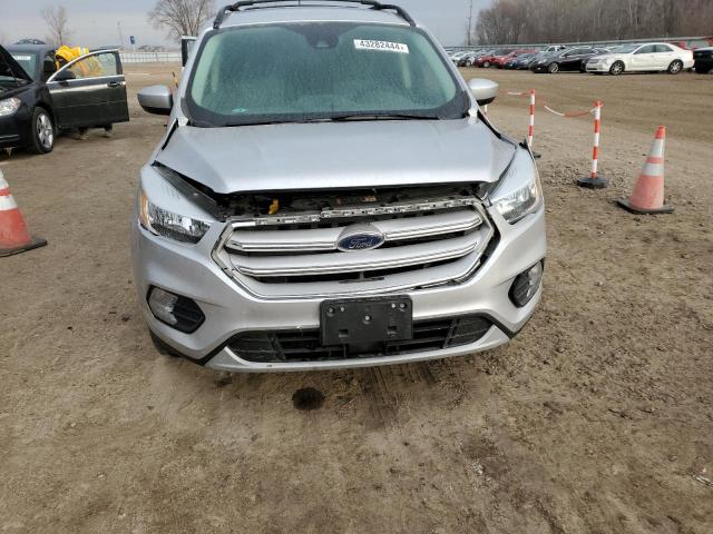 1FMCU9GD2JUB16997 - 2018 FORD ESCAPE SE GRAY photo 5