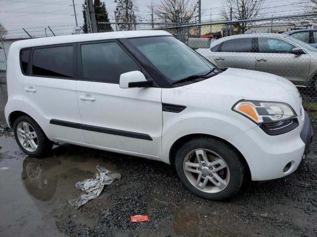 KNDJT2A23B7296407 - 2011 KIA SOUL + WHITE photo 4