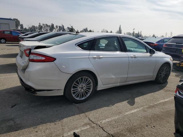 3FA6P0H91GR261159 - 2016 FORD FUSION SE WHITE photo 3