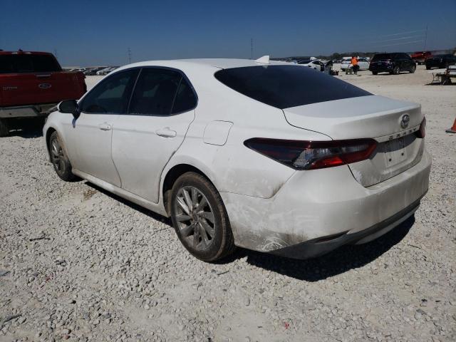 4T1C11AK1NU645316 - 2022 TOYOTA CAMRY LE WHITE photo 2