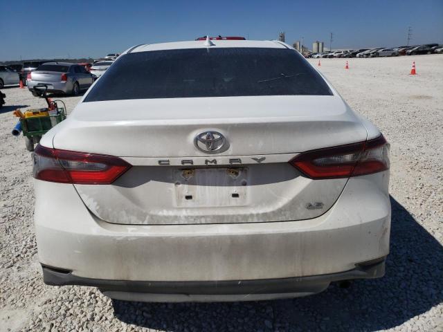 4T1C11AK1NU645316 - 2022 TOYOTA CAMRY LE WHITE photo 6